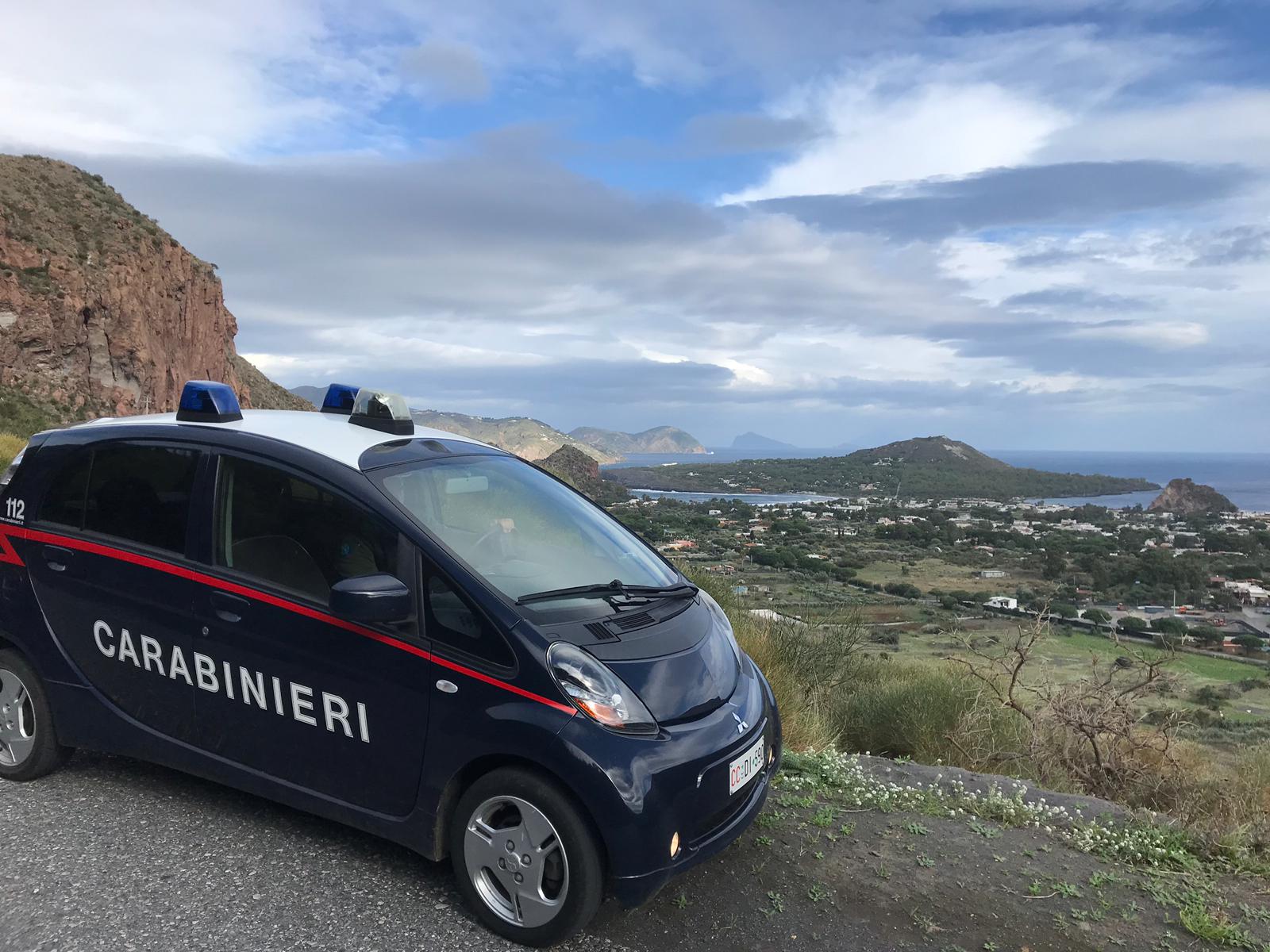 Realizzarono immobile in vincolo paesaggistico: 4 denunce a Vulcano