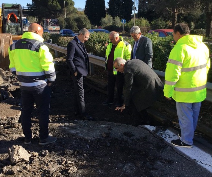 A18 "fratturata" ad Acireale, Falcone: "Tra 15 giorni l'autostrada sarà di nuovo in sicurezza"