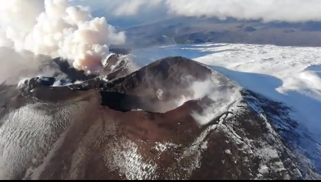 Cenere dell’Etna fino a Messina, aeroporto di Catania chiuso