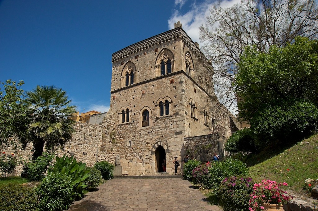 "Cucina di ieri e di oggi con i prodotti del territorio", Taormina celebra l'ultimo carbonaio Cannavó