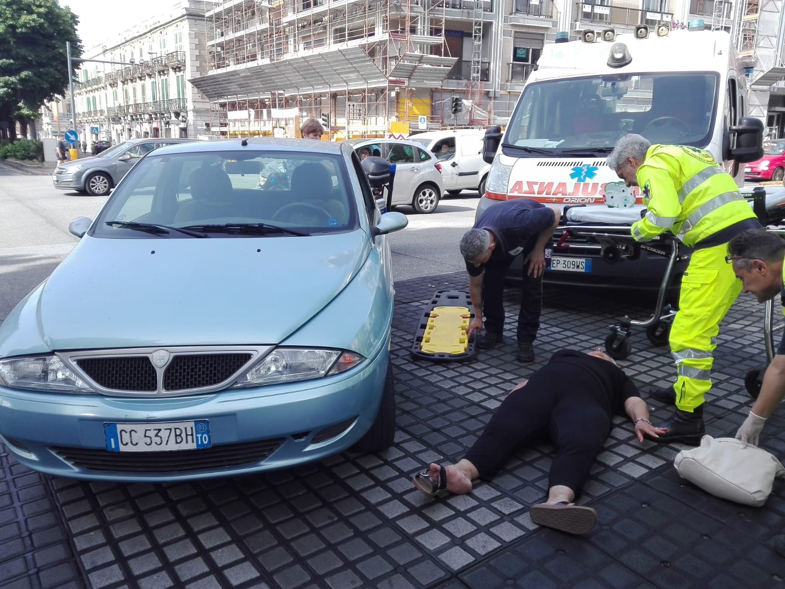 Incidente, Centrato Pedone In Via Garibaldi: Femore Rotto Per Una ...