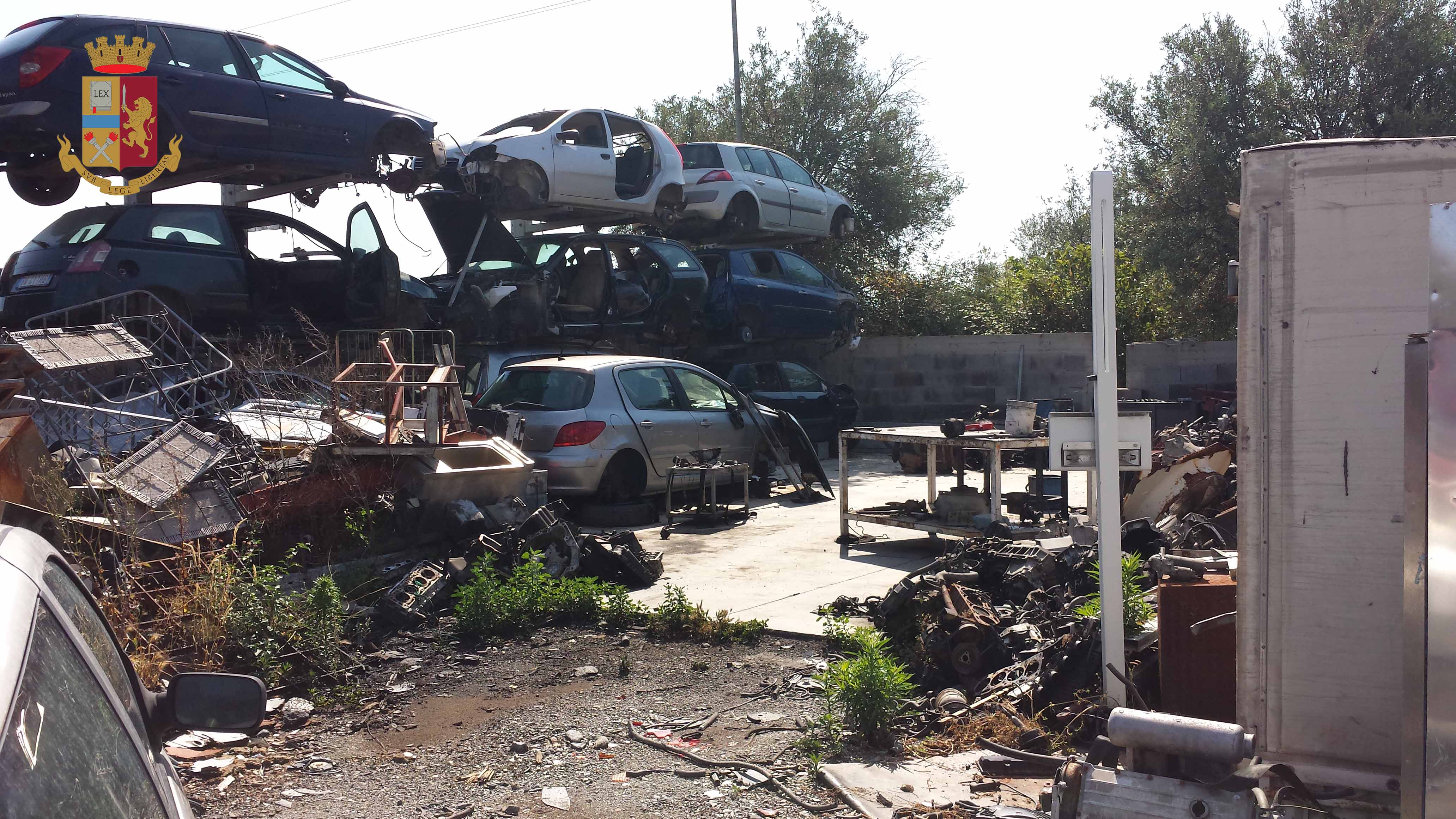 Pagliara, sequestrata una discarica abusiva di auto