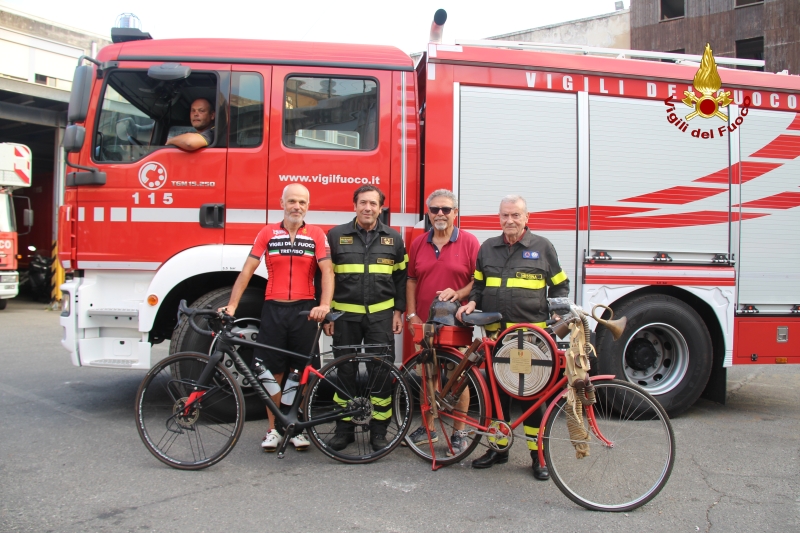 Ottantesimo anniversario Corpo vigili del fuoco: ex pompiere percorre l’Italia in bici