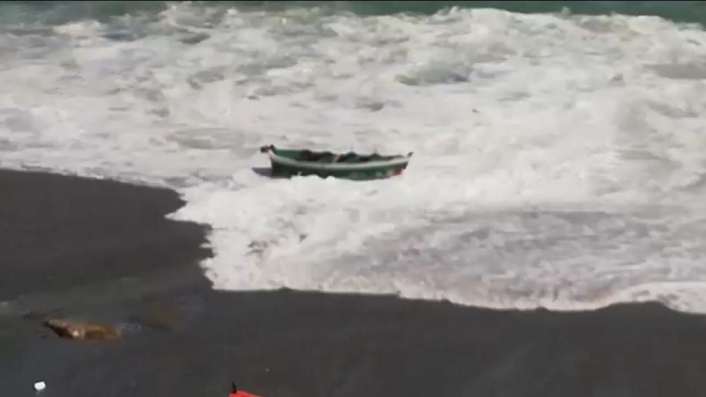 Mareggiata a Santa Margherita: barche finiscono in mare