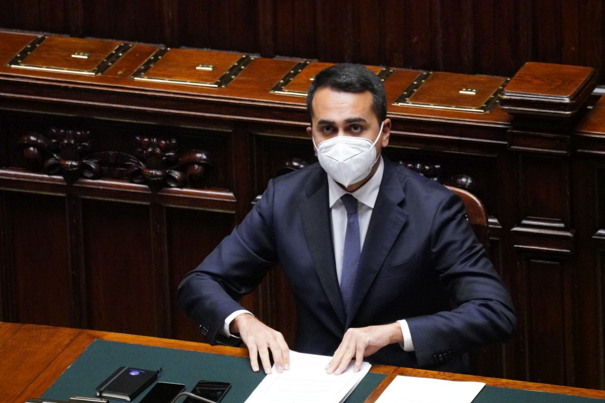 Vaccini, Di Maio “L’Unione Europea sia compatta e si faccia rispettare”