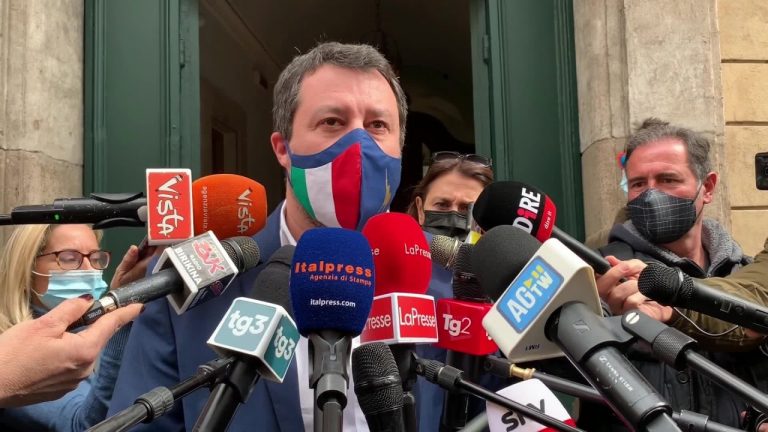 Vaccini, Salvini “No a guerre commerciali sulla pelle degli italiani”