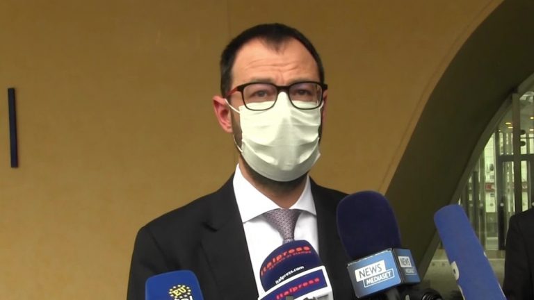 Patuanelli “Ben venga il piano europeo per i vaccini”