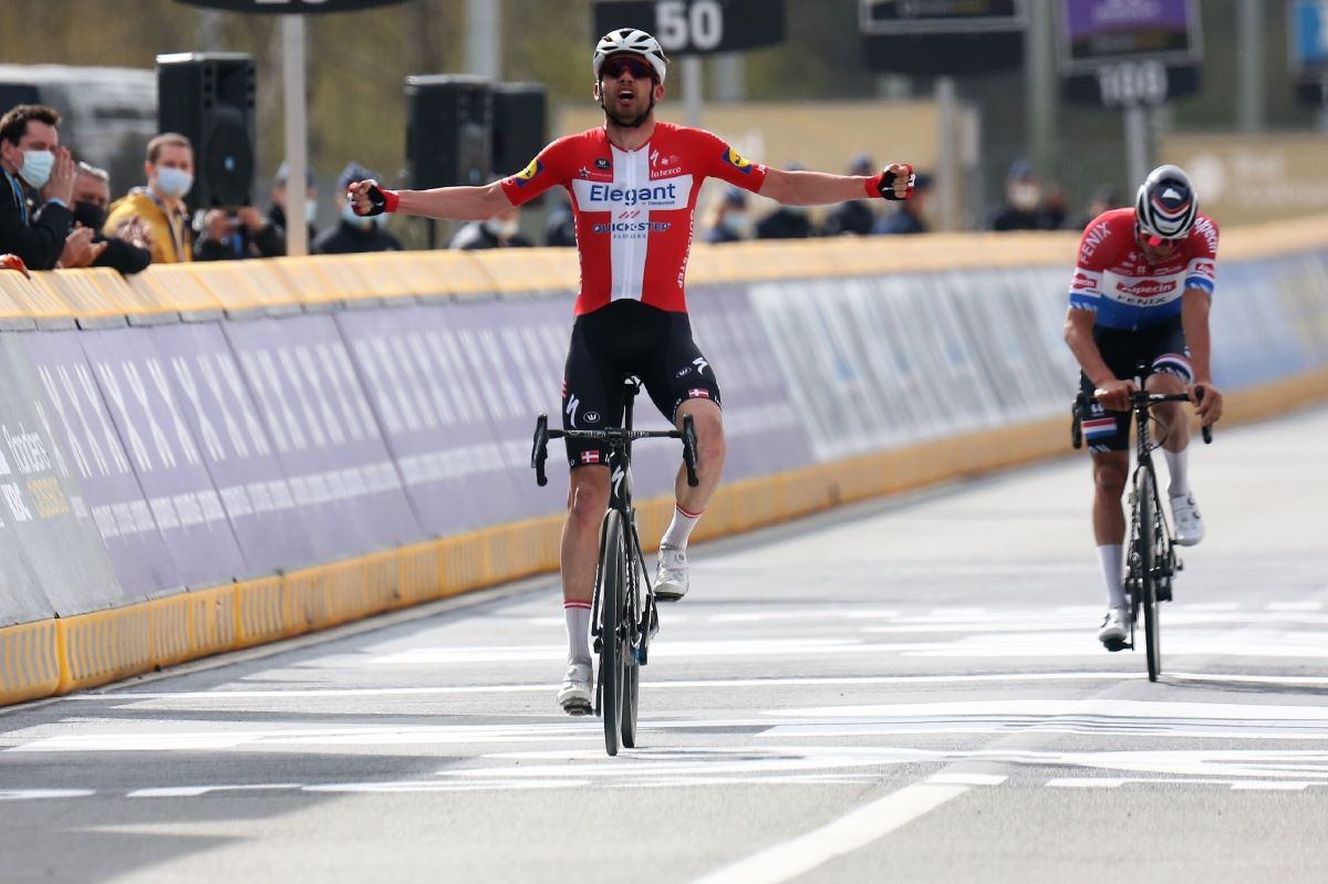 Asgreen trionfa al Giro delle Fiandre, battuto Van der Poel