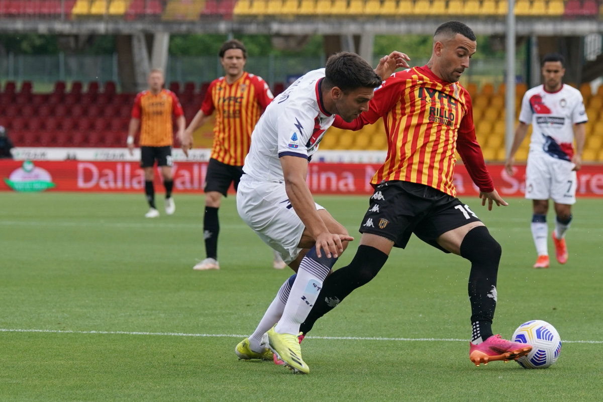 Lapadula e Simy, 1-1 col Crotone, Benevento nei guai