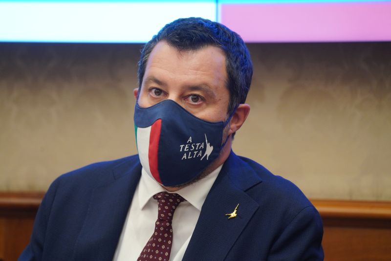 Covid, Salvini “Chiesto a Draghi stop obbligo mascherine all’aperto”