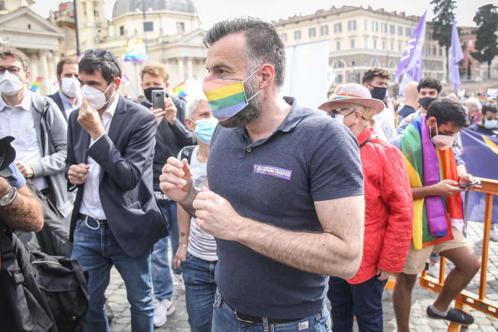 Zan “Non sono credente, in Chiesa mi sentivo rifiutato”