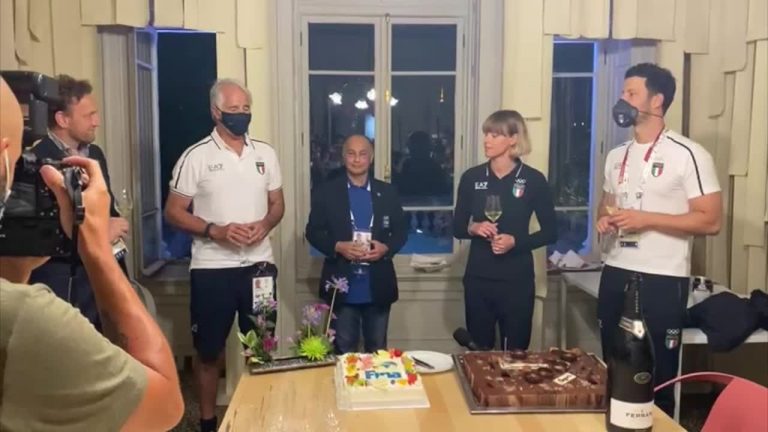 Festa a Casa Italia a Tokyo per i 33 anni di Federica Pellegrini