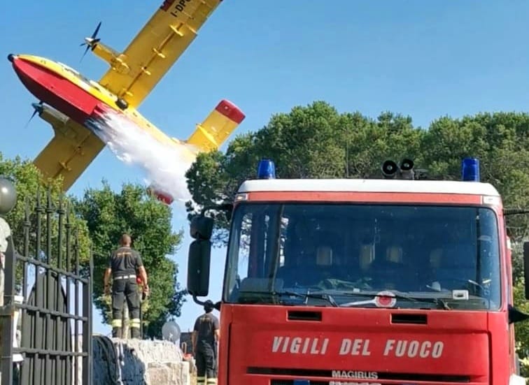 Incendi, rientra l’emergenza sui colli Sarrizzo