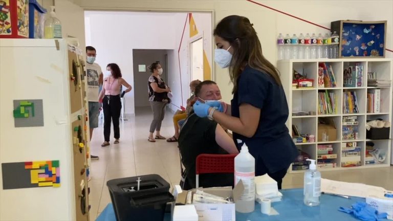 Vaccini itineranti a Palermo, tappa nel quartiere Zen