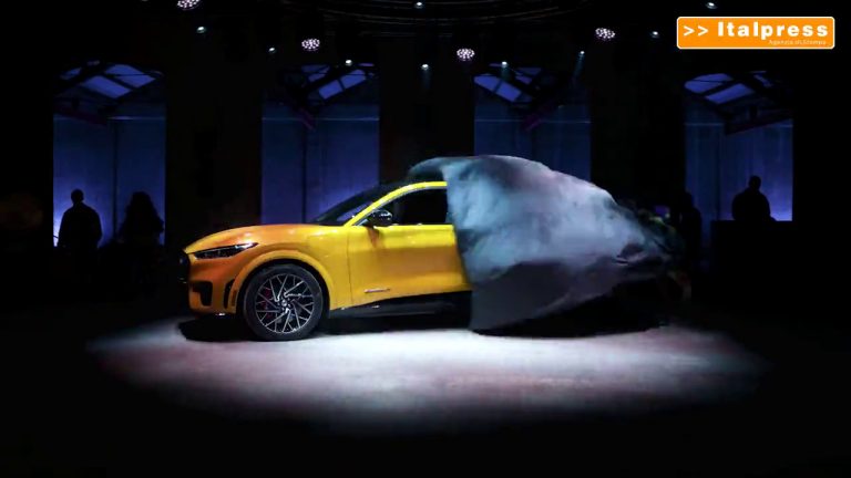 Mustang svela la Mach-E GT con Vogue Talents