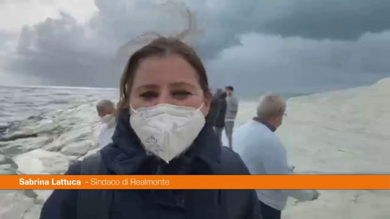 Scala dei Turchi, la scogliera ripulita dai volontari