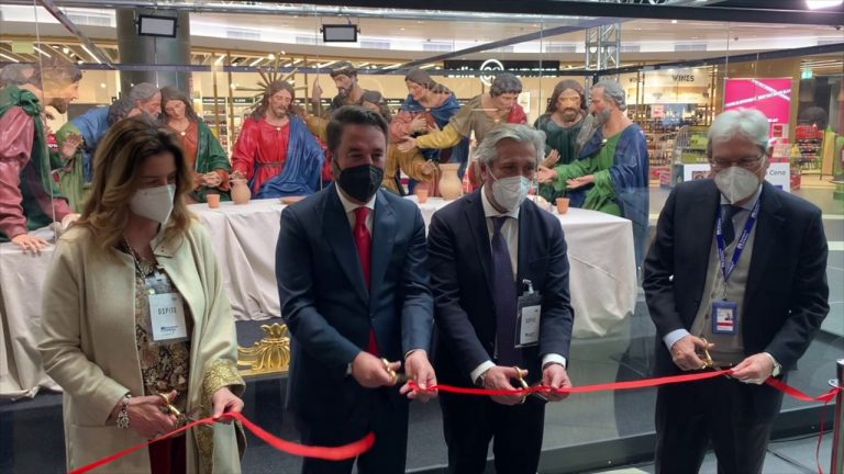 “L’ultima cena” di Caltanissetta esposta all’aeroporto di Fiumicino