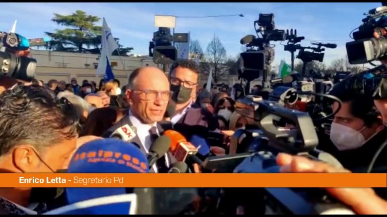 Ucraina, Letta: “Sanzioni metteranno in ginocchio l’economia russa”