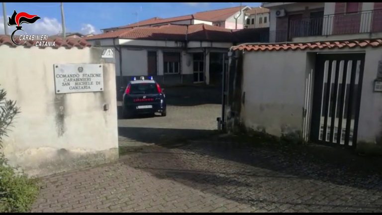 Danni alle auto parcheggiate, denunciati tre minorenni nel catanese