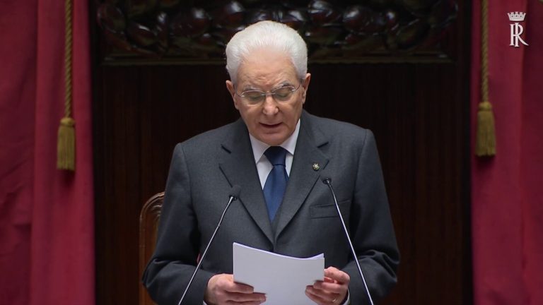 Parlamento, Mattarella “Tenere insieme decisioni e democrazia”