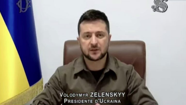 Zelensky al Parlamento italiano: “Immaginate Genova come Mariupol”