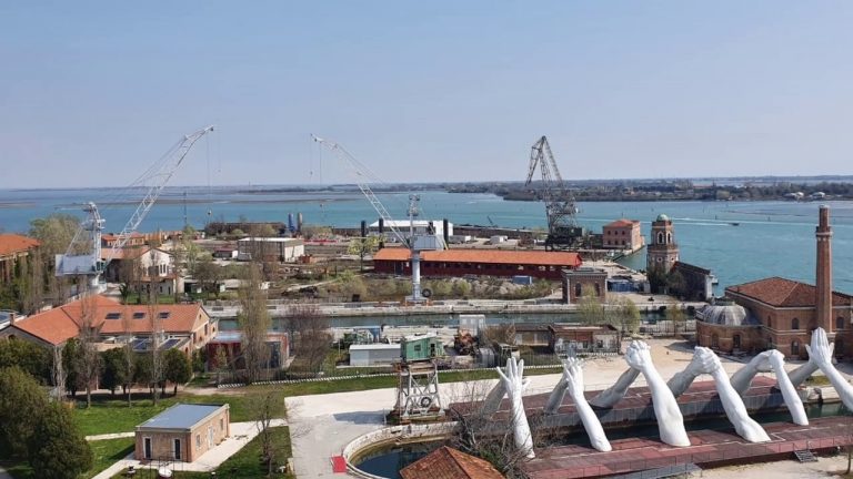 Venezia, aerea Arsenale e Capannone Petrolchimico tornano al Comune