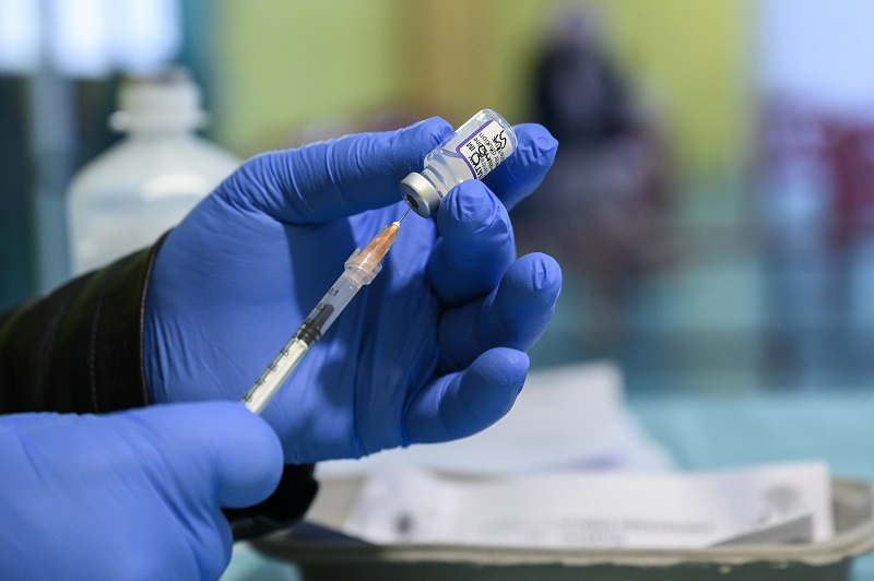 Riparte la campagna vaccini contro Covid e influenza