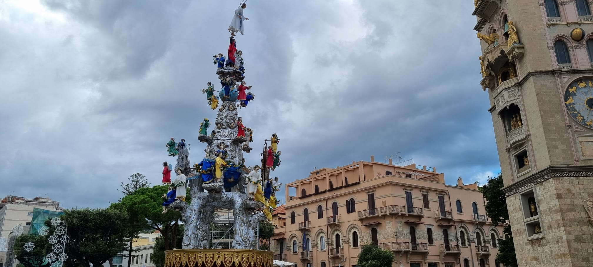 Piazza Duomo, Vara ruotata di 90°