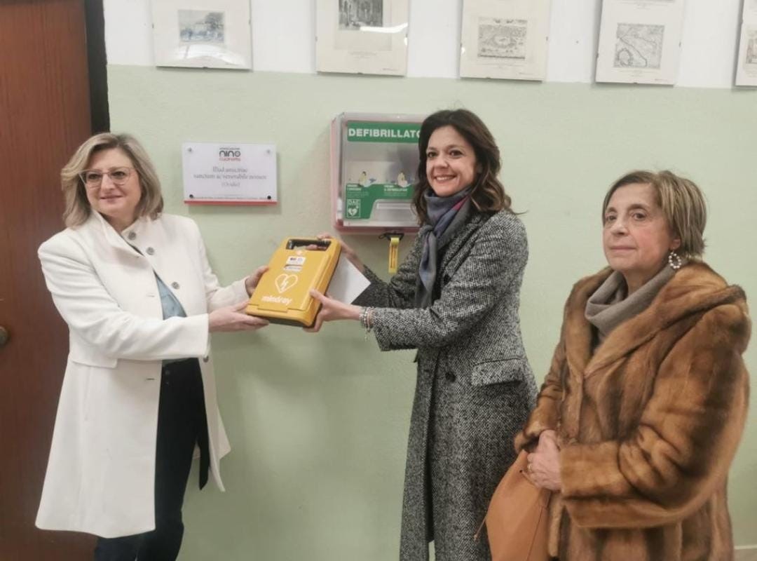 Associazione Nino Cucinotta dona defibrillatore