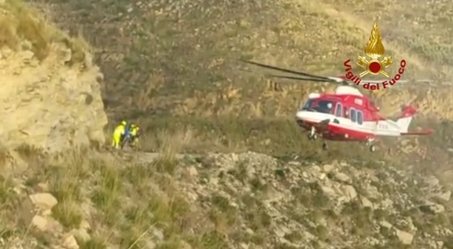 Schianto con il parapendio,  grave 49enne