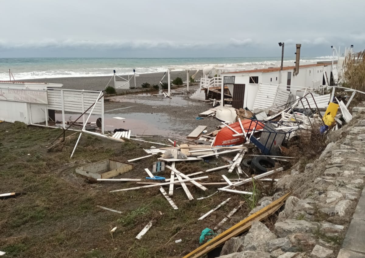 Mare in strada, allagamenti e traffico in tilt, Santa Margherita nel caos