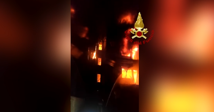 Palazzina in fiamme, notte di terrore a Mili