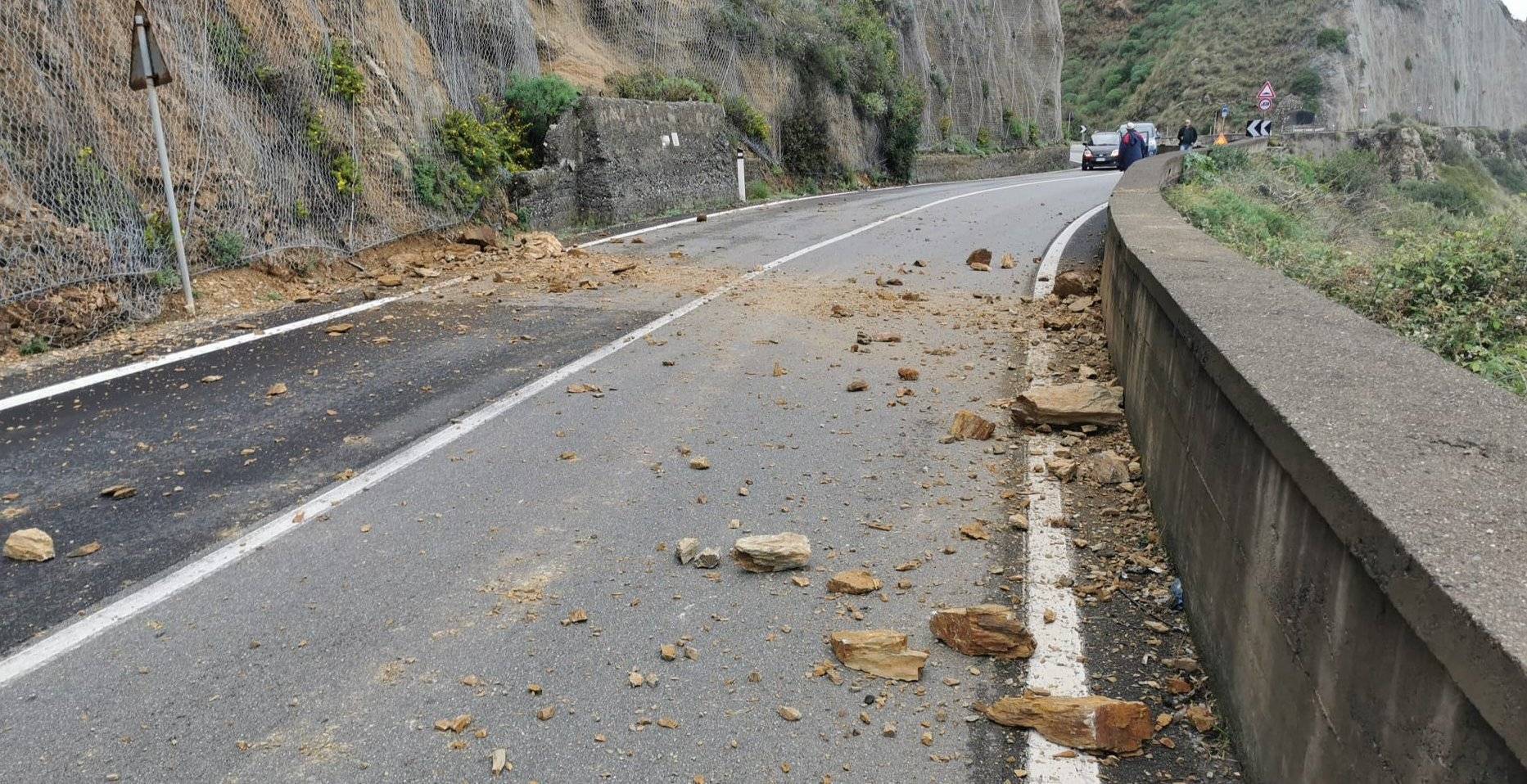 Frana a Taormina ed allagamenti a Giardini