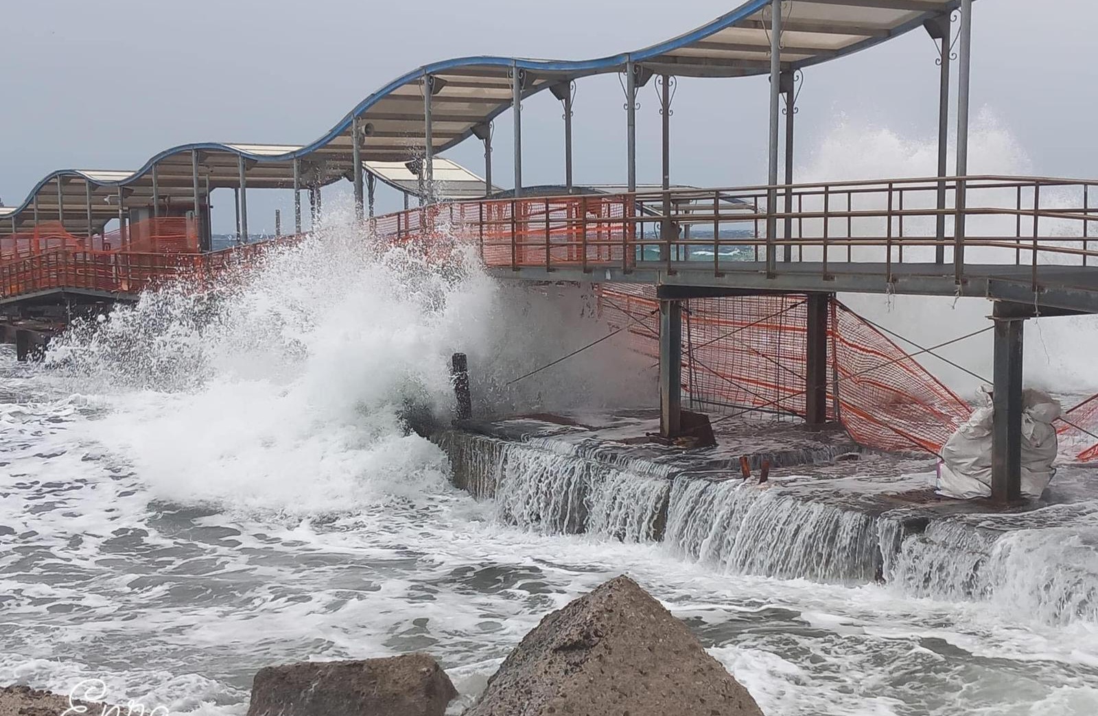 Maltempo, sott’acqua la provincia. Eolie isolate: allerta rossa