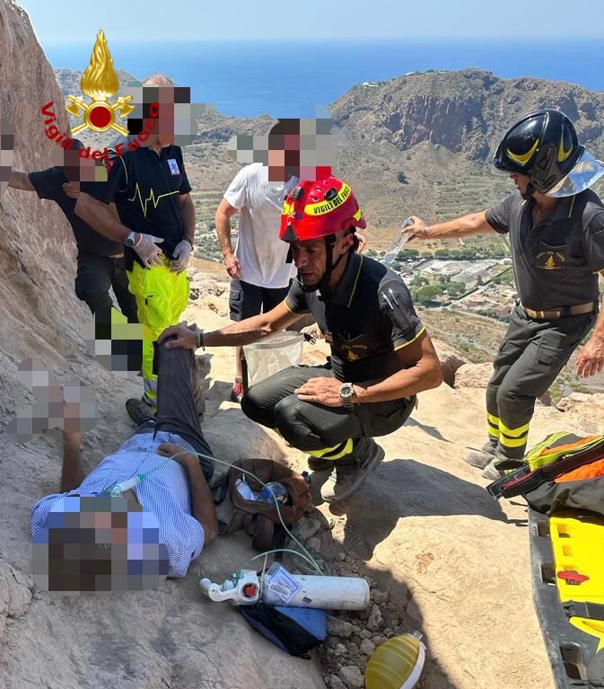 Turista colpito da infarto: soccorso dai vigili del fuoco