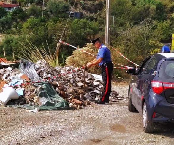 Discarica abusiva, 33enne denunciato a Castelmola