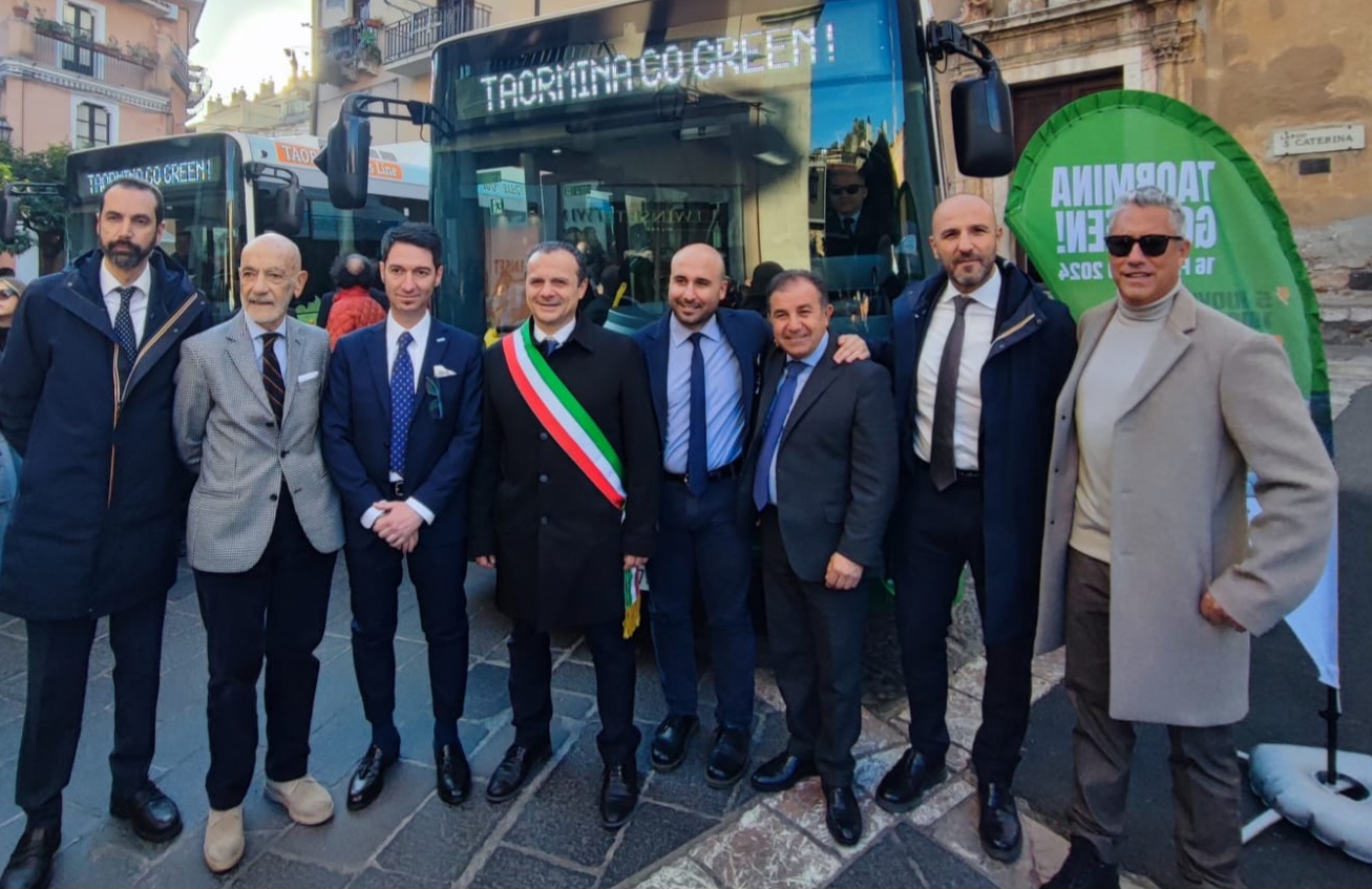 La svolta green di Asm, presentati cinque bus elettrici a Taormina