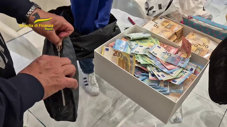 Camorra e riciclaggio a Napoli, 5 arresti