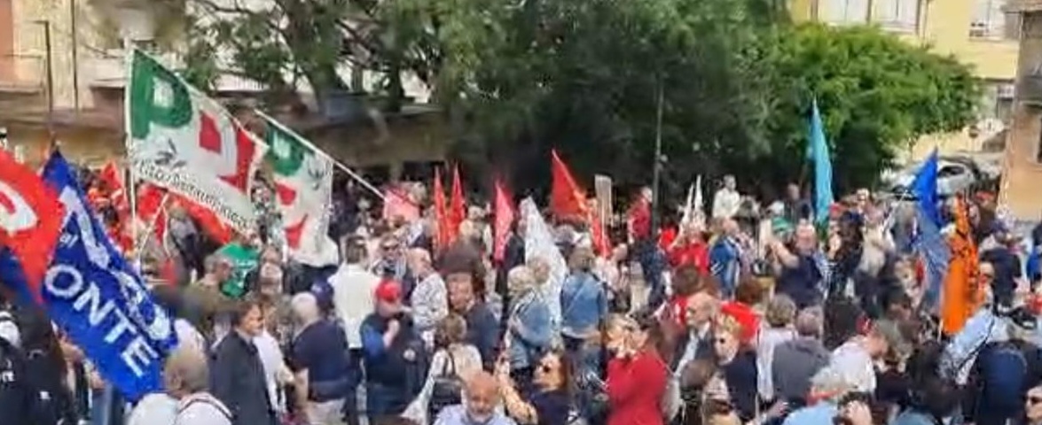 Ponte sullo Stretto, sfilata di politici in Calabria