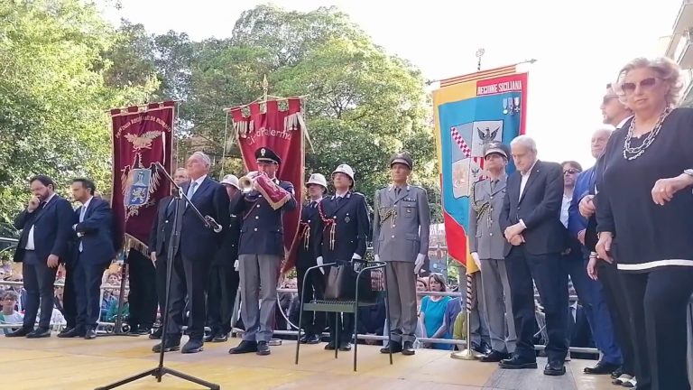 Strage di Capaci, il minuto di silenzio davanti l’albero Falcone