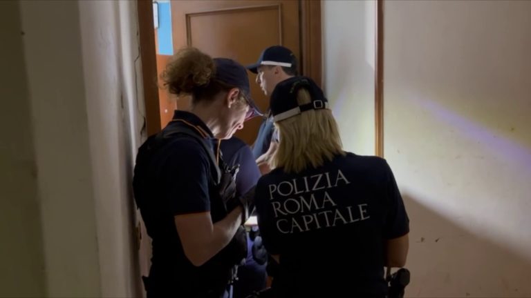 Controlli a Roma nell’ex hotel Cinecittà occupato