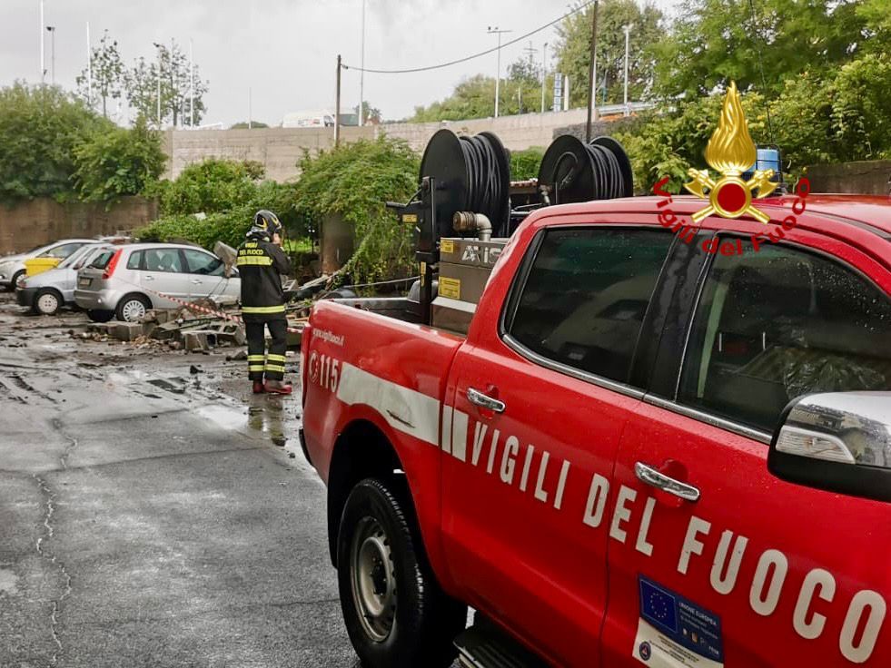 Danni e disagi per il maltempo nel Catanese, Vigili del fuoco al lavoro senza sosta