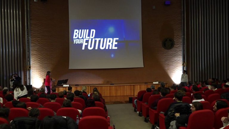 Competenze del futuro, a Napoli Intesa Sanpaolo incontra 800 studenti